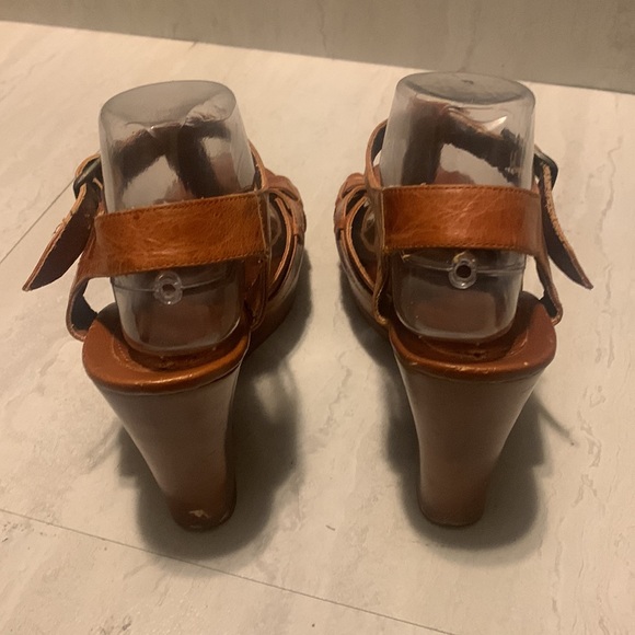 N.Y.L.A. Women's Brown Leather Strap Heeled Sandals Size 10 (FLAWS) - Picture 13 of 15